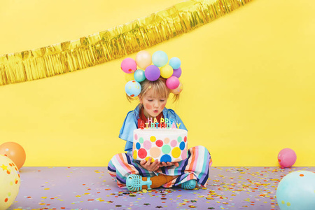 Świeczki urodzinowe Happy Birthday 13szt 2,5cm mix kol 131002