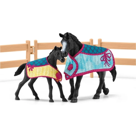Schleich Zagroda dla koni z klaczą oraz źrebakiem Horse Club 654034