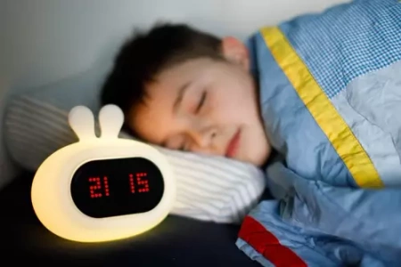Innogio Silikonowa lampka nocna z zegarem 816423