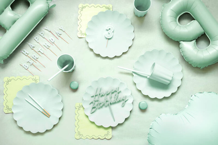 Świeczki urodzinowe Happy Birthday 13szt 2,5cm jasny zielony 067523
