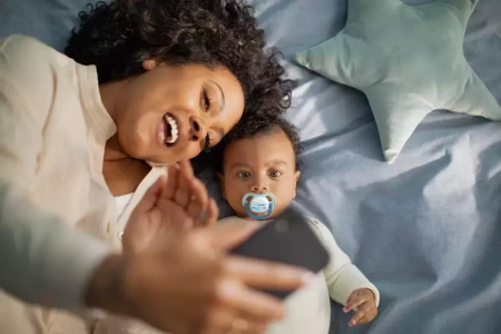 Avent Smoczek uspokajający Ultra Air ortodontyczny 0-6 m chłopiec łód 949183
