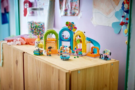 LEGO 42686 FRIENDS Niezwykła sala zabaw 033241