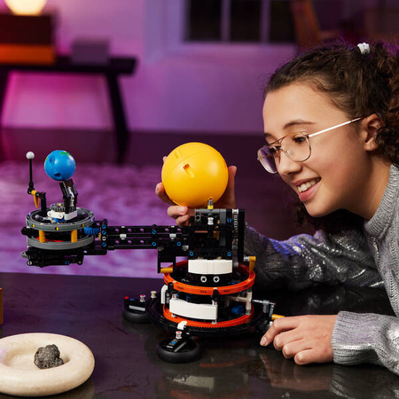 Lego 42179 Technic Planeta Ziemia i Księżyc 584133
