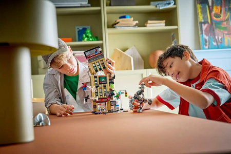 LEGO 76342 SUPER HEROES Spider-Man kontra Mysterio Daily Bugle 063255