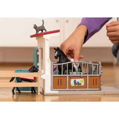 Schleich Zagroda dla koni z klaczą oraz źrebakiem Horse Club 654034