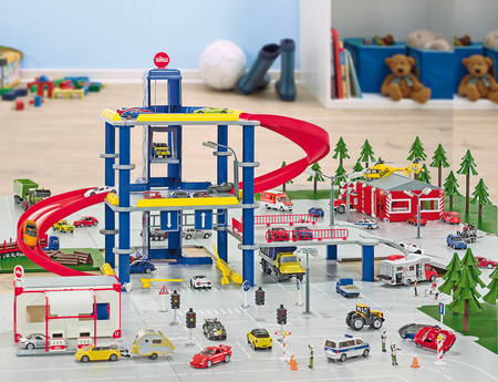 Siku 1848 traktor z naczepą, przyczepą i cysterną 1:87