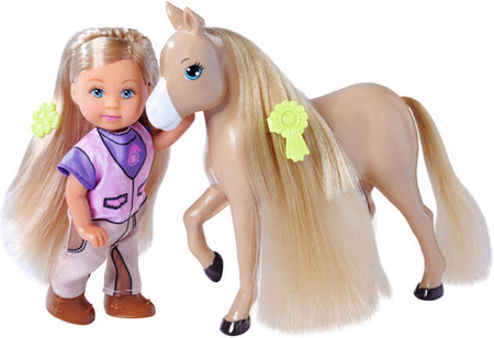 Evi Love w bryczce z konikiem 086794