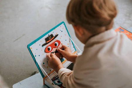 Magnetyczna układanka śmieszne buzie chłopiec magnetibook janod 327163