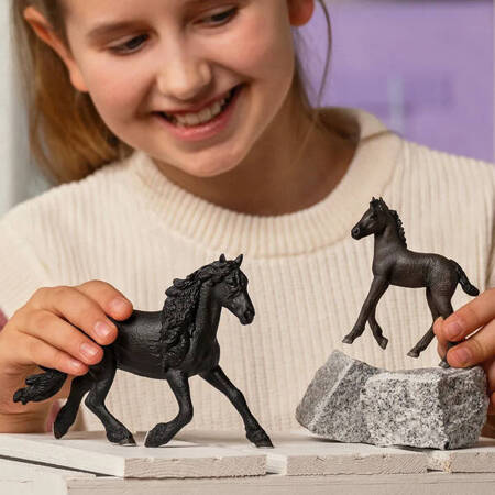 Schleich Źrebię fryzyjskie 753638